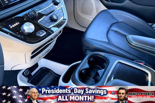 2023 Chrysler Pacifica Hybrid Touring L