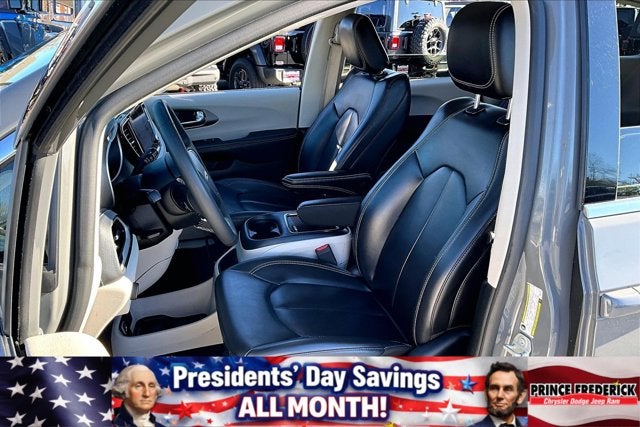 2023 Chrysler Pacifica Hybrid Touring L