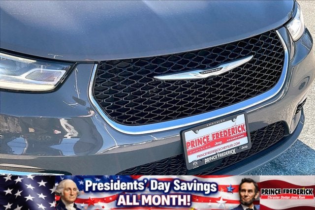 2023 Chrysler Pacifica Hybrid Touring L