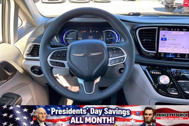 2023 Chrysler Pacifica Hybrid Touring L