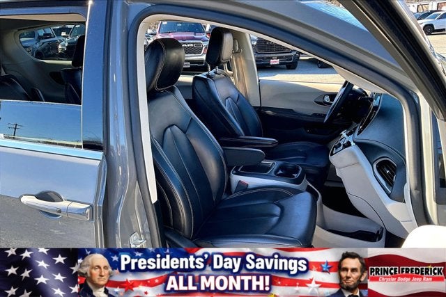 2023 Chrysler Pacifica Hybrid Touring L