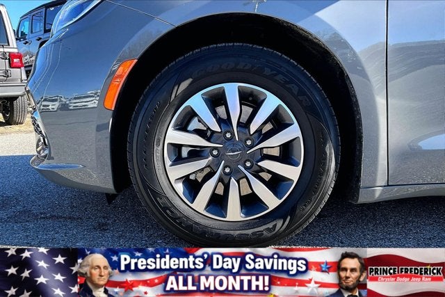 2023 Chrysler Pacifica Hybrid Touring L