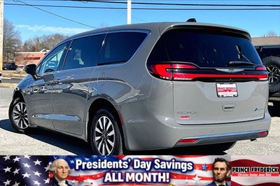 2023 Chrysler Pacifica Hybrid Touring L