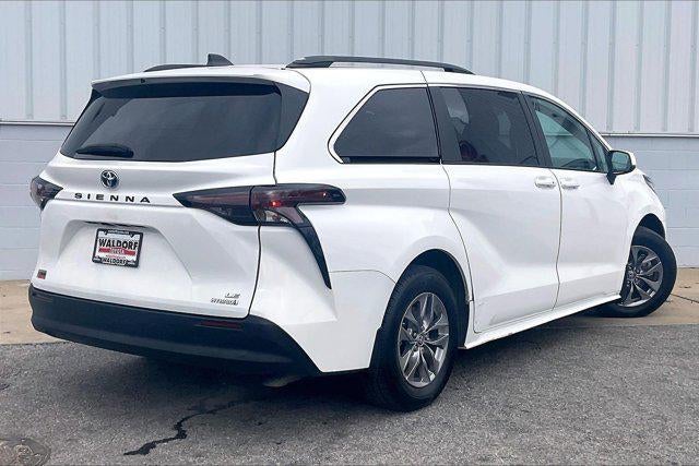 2023 Toyota Sienna LE