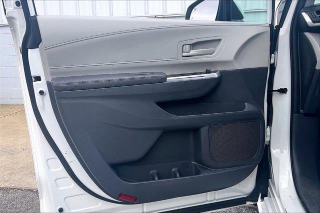 2023 Toyota Sienna LE