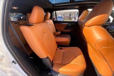 2024 Toyota Highlander Hybrid Platinum