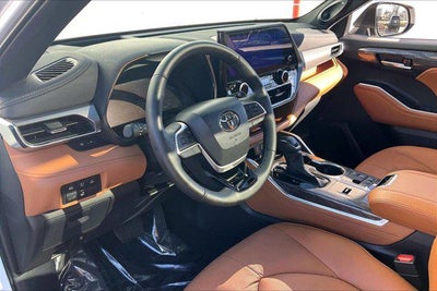 2024 Toyota Highlander Hybrid Platinum