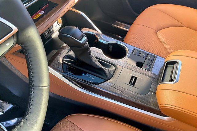 2024 Toyota Highlander Hybrid Platinum