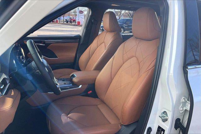 2024 Toyota Highlander Hybrid Platinum