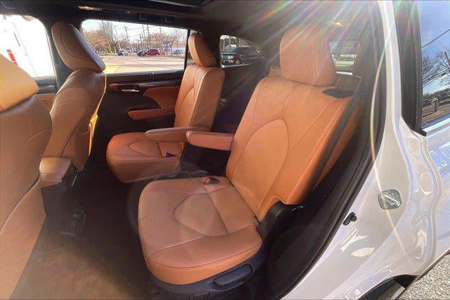 2024 Toyota Highlander Hybrid Platinum