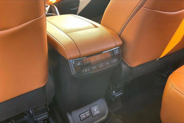 2024 Toyota Highlander Hybrid Platinum