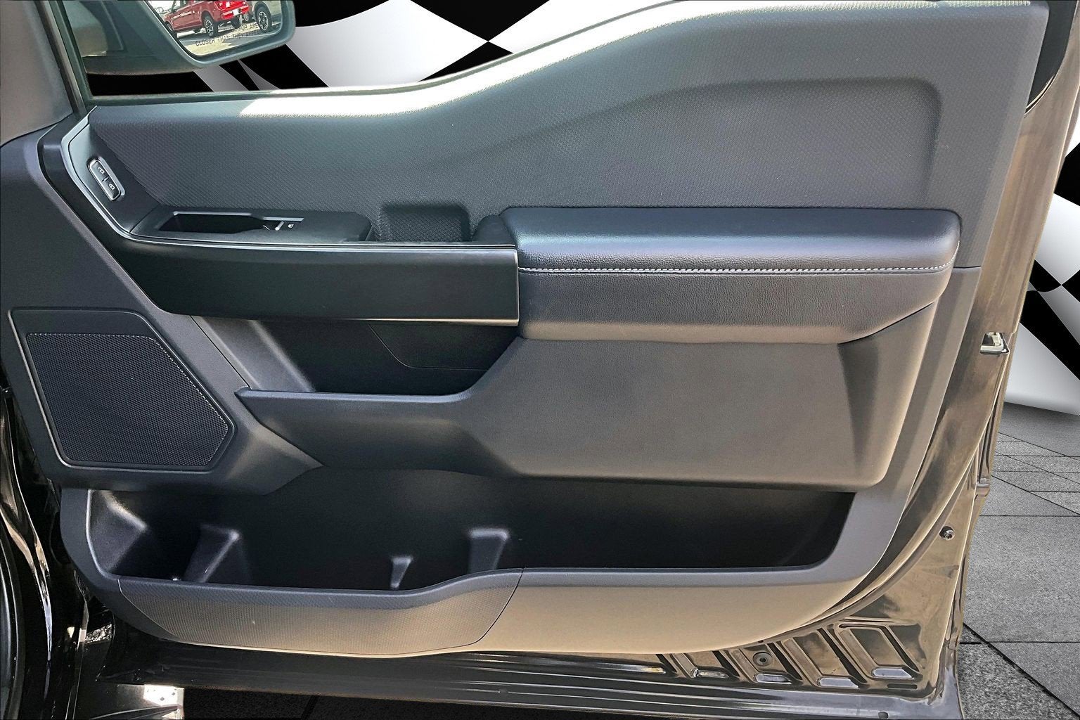 2023 Ford F-150 STX V8 CREW