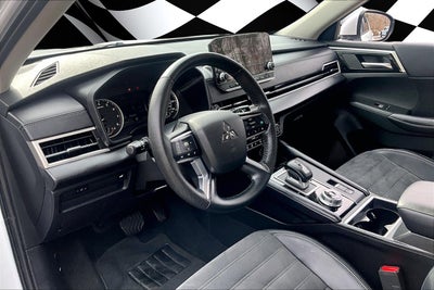 2023 Mitsubishi Outlander SE