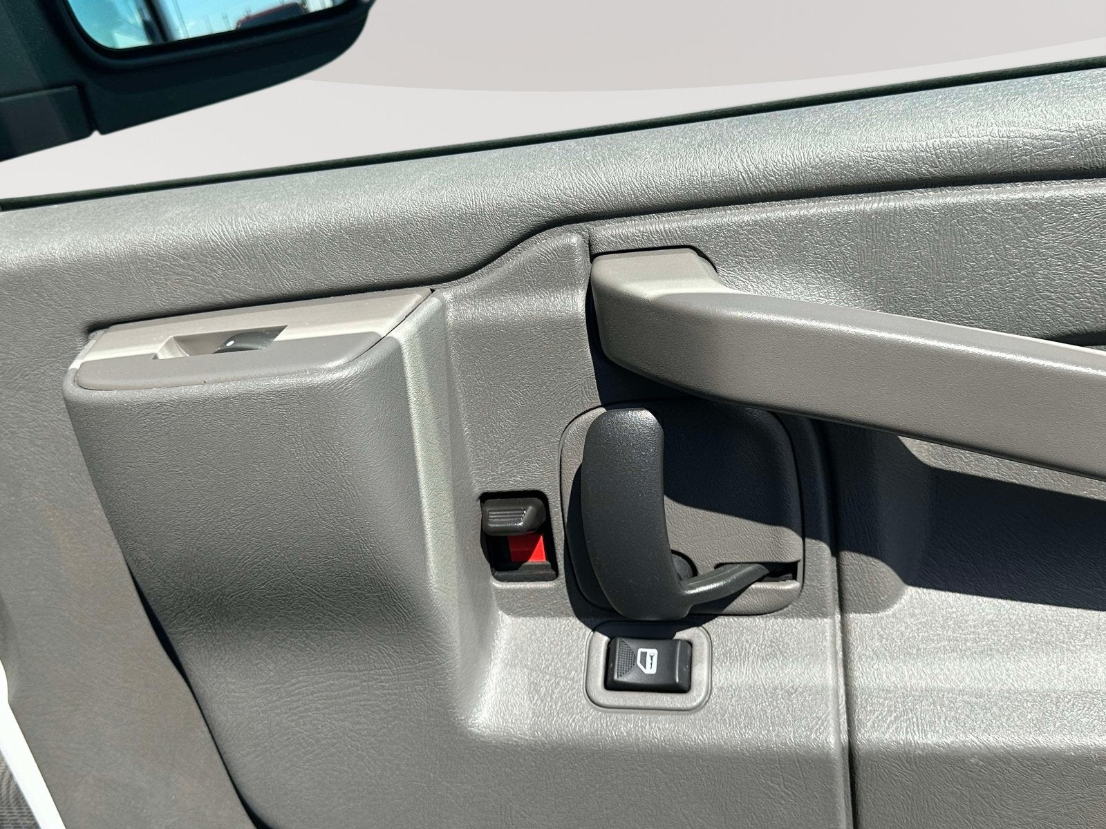2025 Chevrolet Express Passenger 1LT