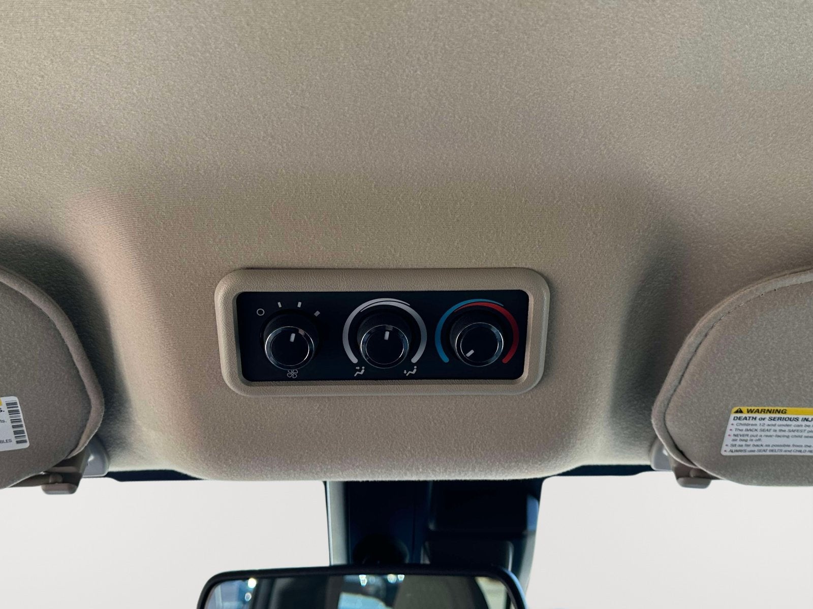 2025 Chevrolet Express Passenger 1LT