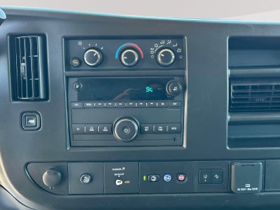 2025 Chevrolet Express Passenger 1LT
