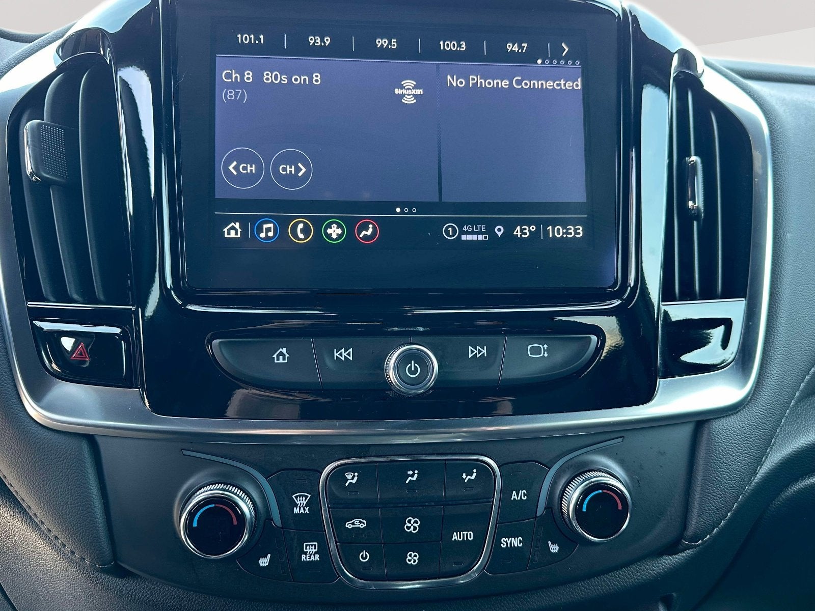 2023 Chevrolet Traverse LT Cloth