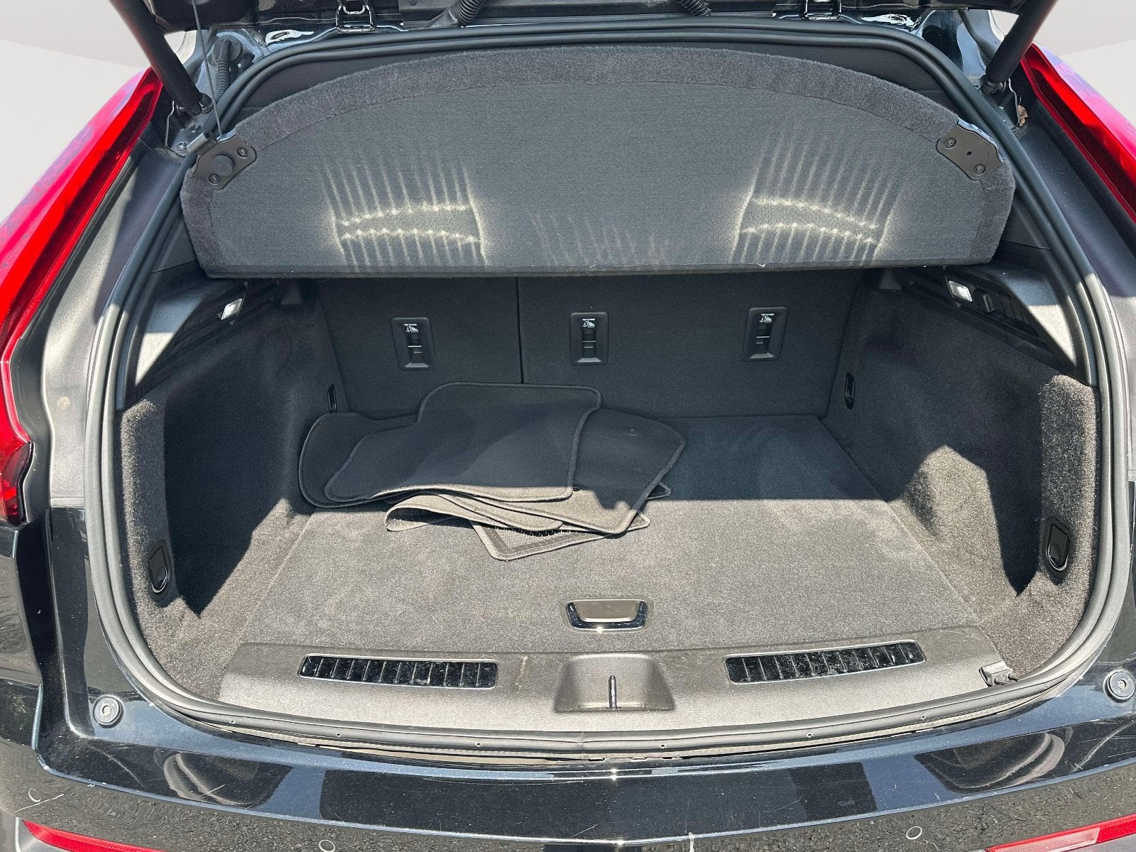 2023 Cadillac XT4 AWD Premium Luxury