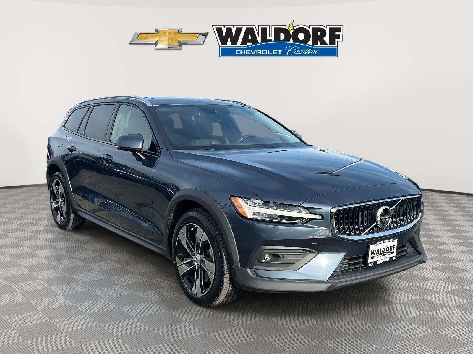 2021 Volvo V60 Cross Country Base